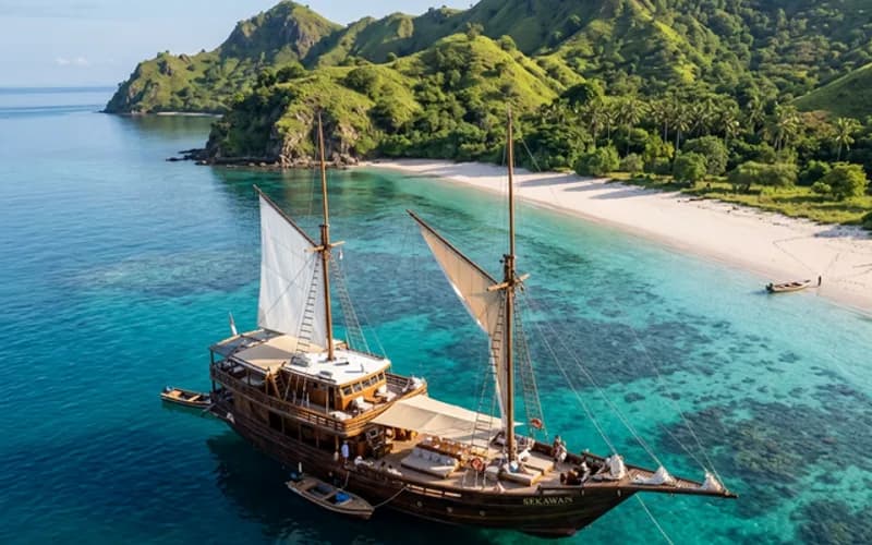 Private Charter – La Dyana - Komodo Labuan Bajo Phinisi Boat Tour Package