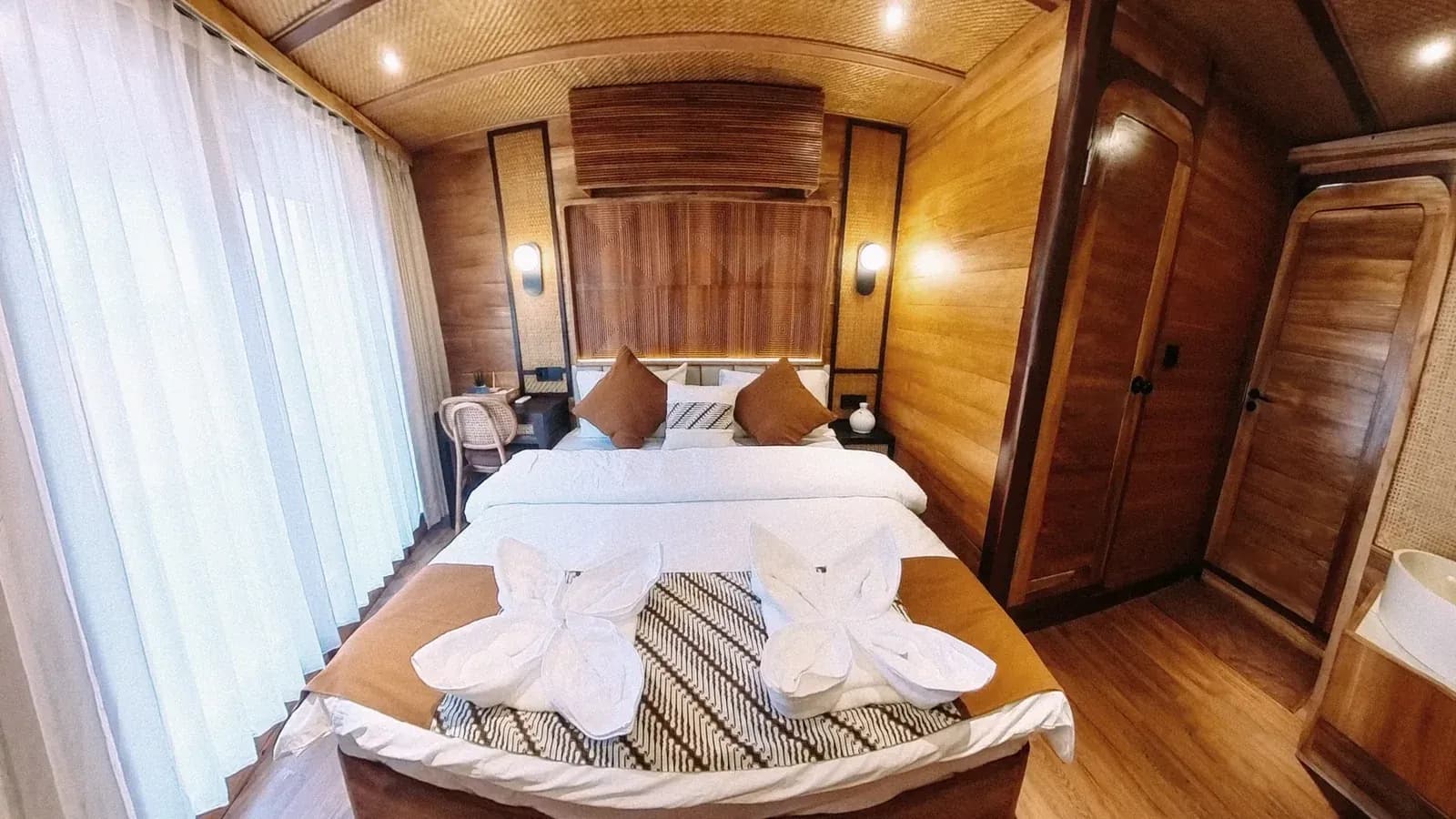 Keris Cabin - Komodo Labuan Bajo Phinisi Boat Cabin