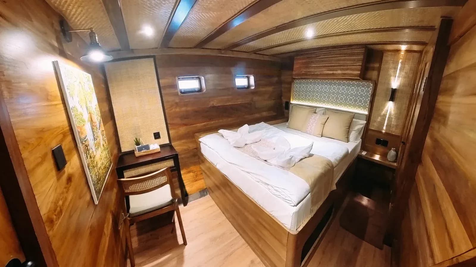 Tari Cabin - Komodo Labuan Bajo Phinisi Boat Cabin