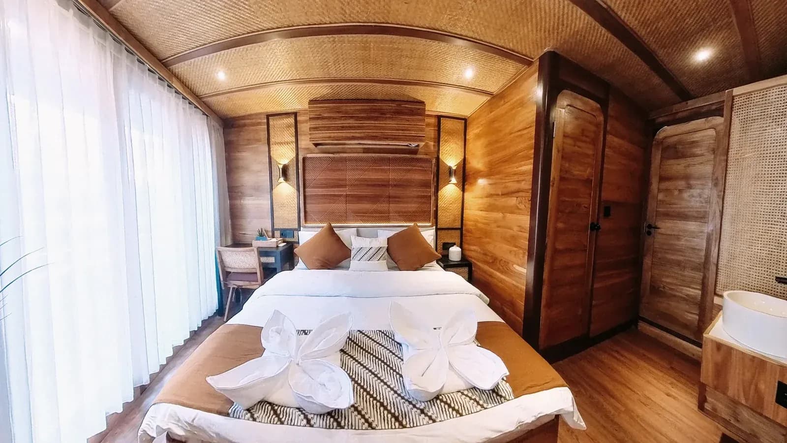 Wayang Cabin - Komodo Labuan Bajo Phinisi Boat Cabin