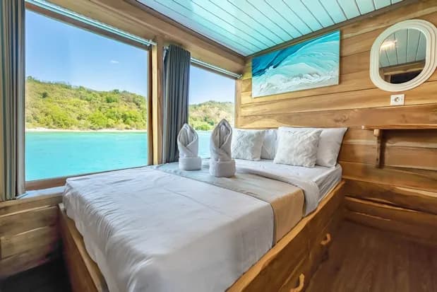 Superior Cabin 1 - Komodo Labuan Bajo Phinisi Boat Cabin