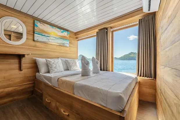 Superior Cabin 2 - Komodo Labuan Bajo Phinisi Boat Cabin