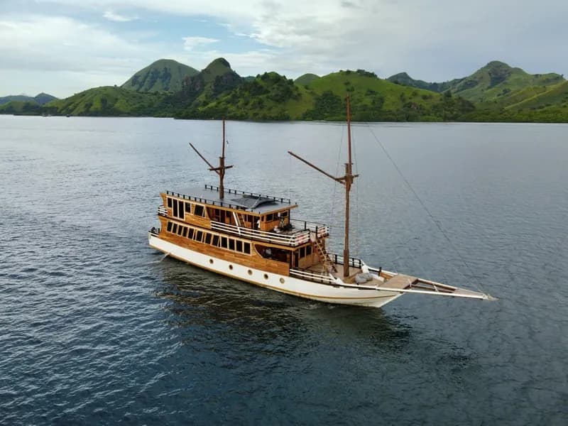 Private Charter – Bajo Sunset 2 - Komodo Labuan Bajo Phinisi Boat Tour Package