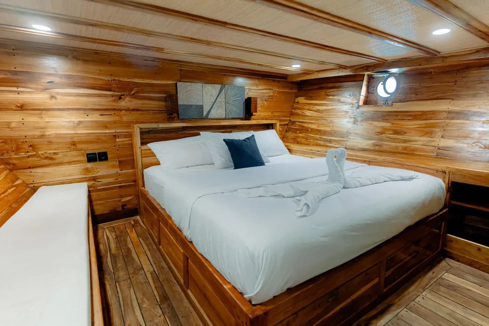 Kadatua - Komodo Labuan Bajo Phinisi Boat Cabin