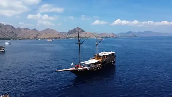 Private Charter – Black Beard - Komodo Labuan Bajo Phinisi Boat Tour Package