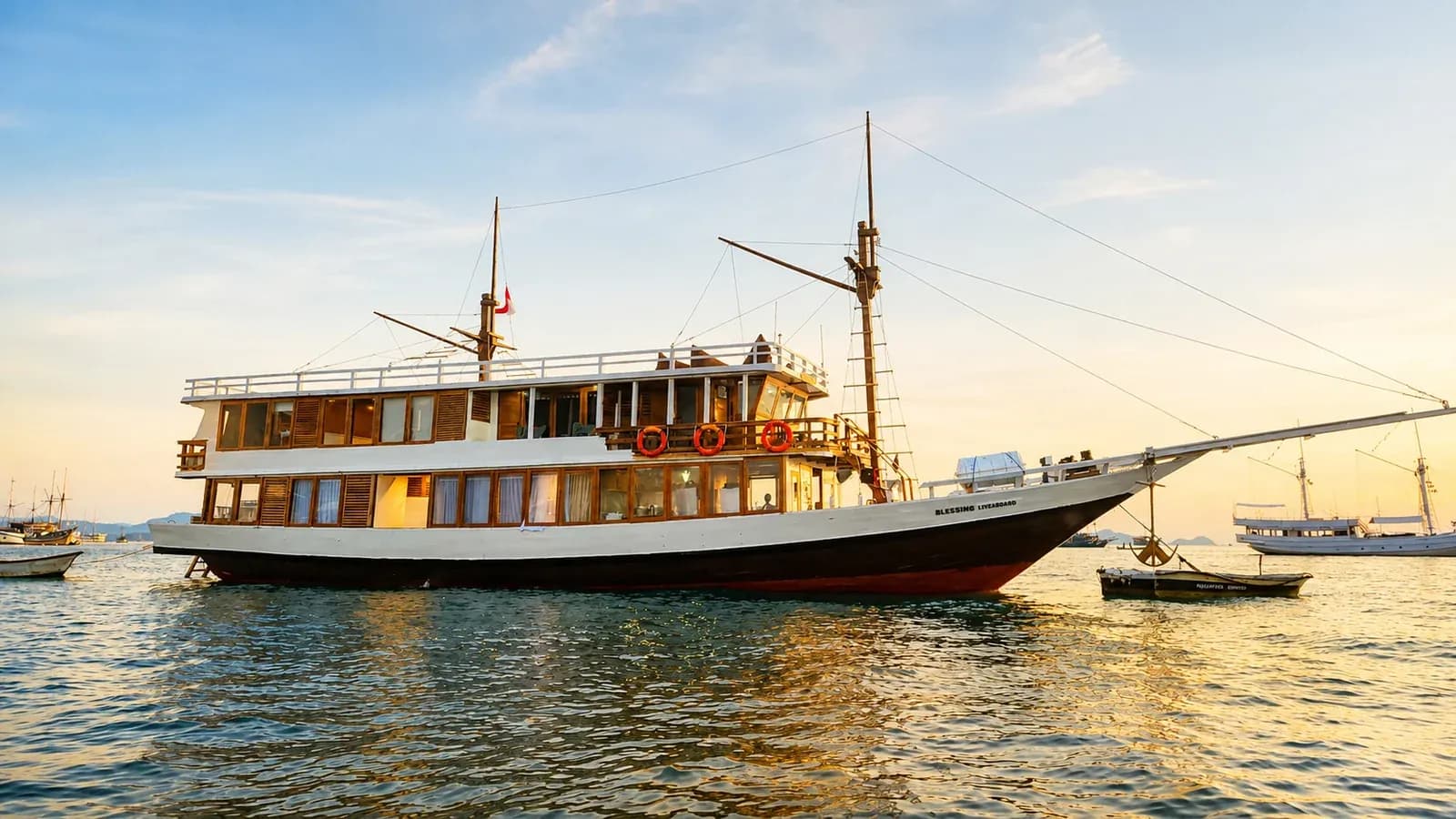 Komodo Tour 3D2N - Blessing Phinisi - Komodo Tour 3D2N - Blessing Phinisi - Full Day Tour Komodo