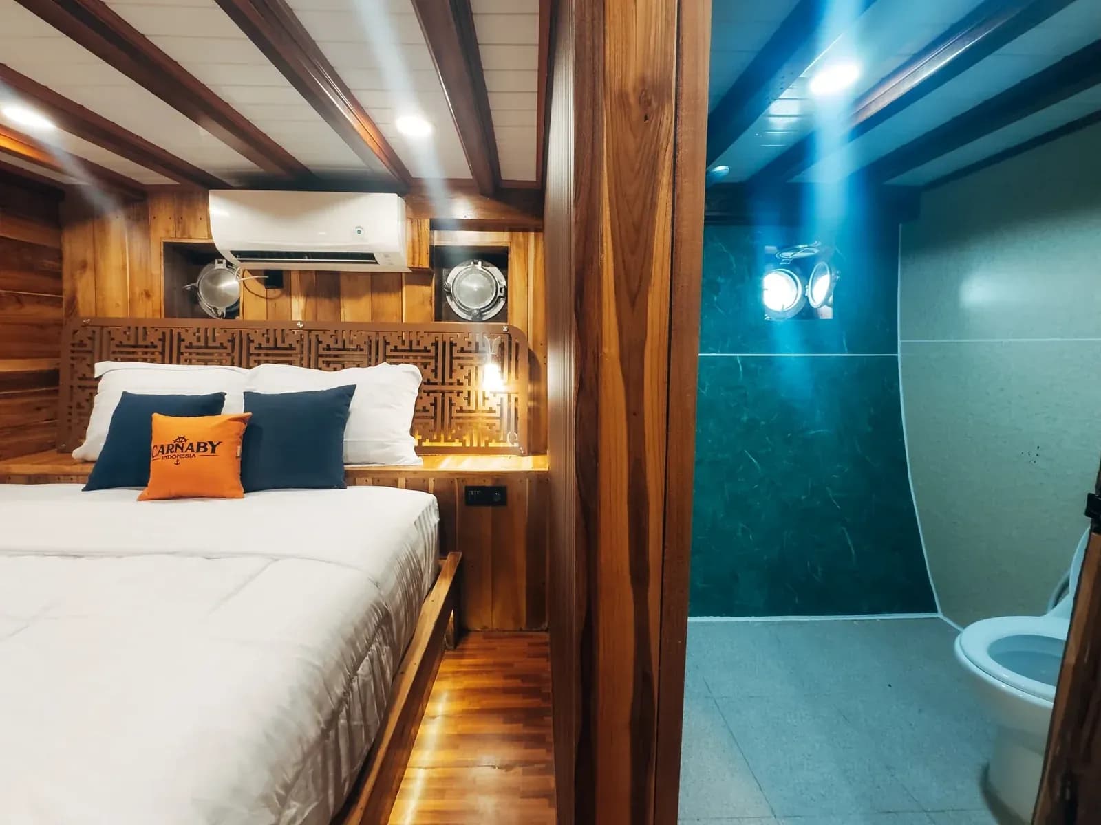 Bone Cabin - Komodo Labuan Bajo Phinisi Boat Cabin