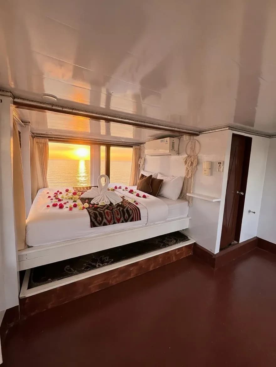 Malang Cabin - Komodo Labuan Bajo Phinisi Boat Cabin