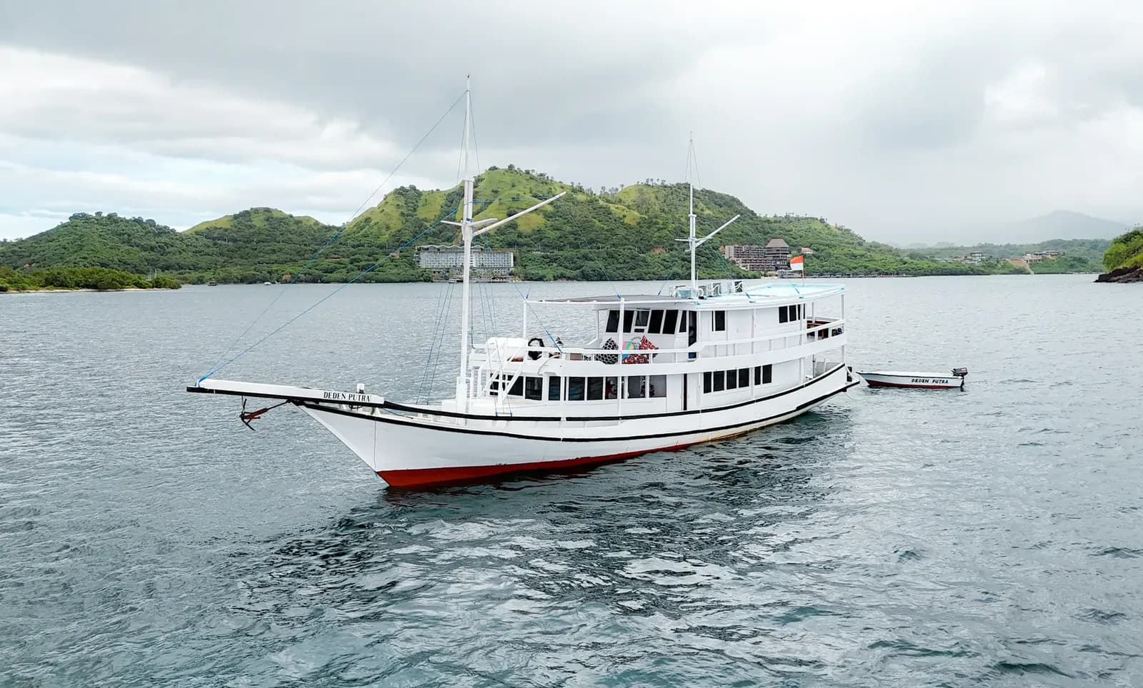 Private Charter – Deden Putra - Komodo Labuan Bajo Phinisi Boat Tour Package