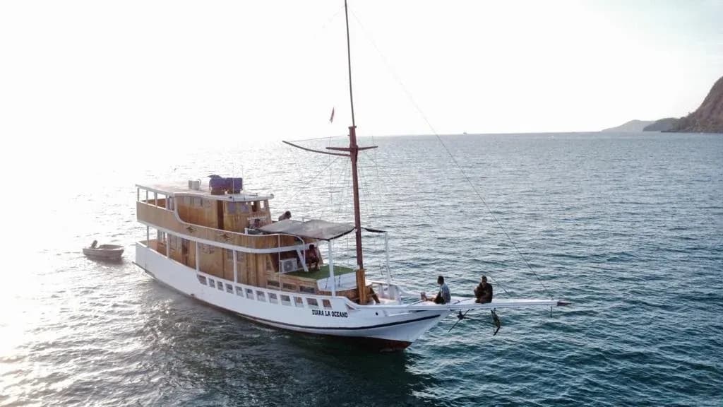 Private Charter – Diara - Private Charter – Diara - Full Day Tour Komodo