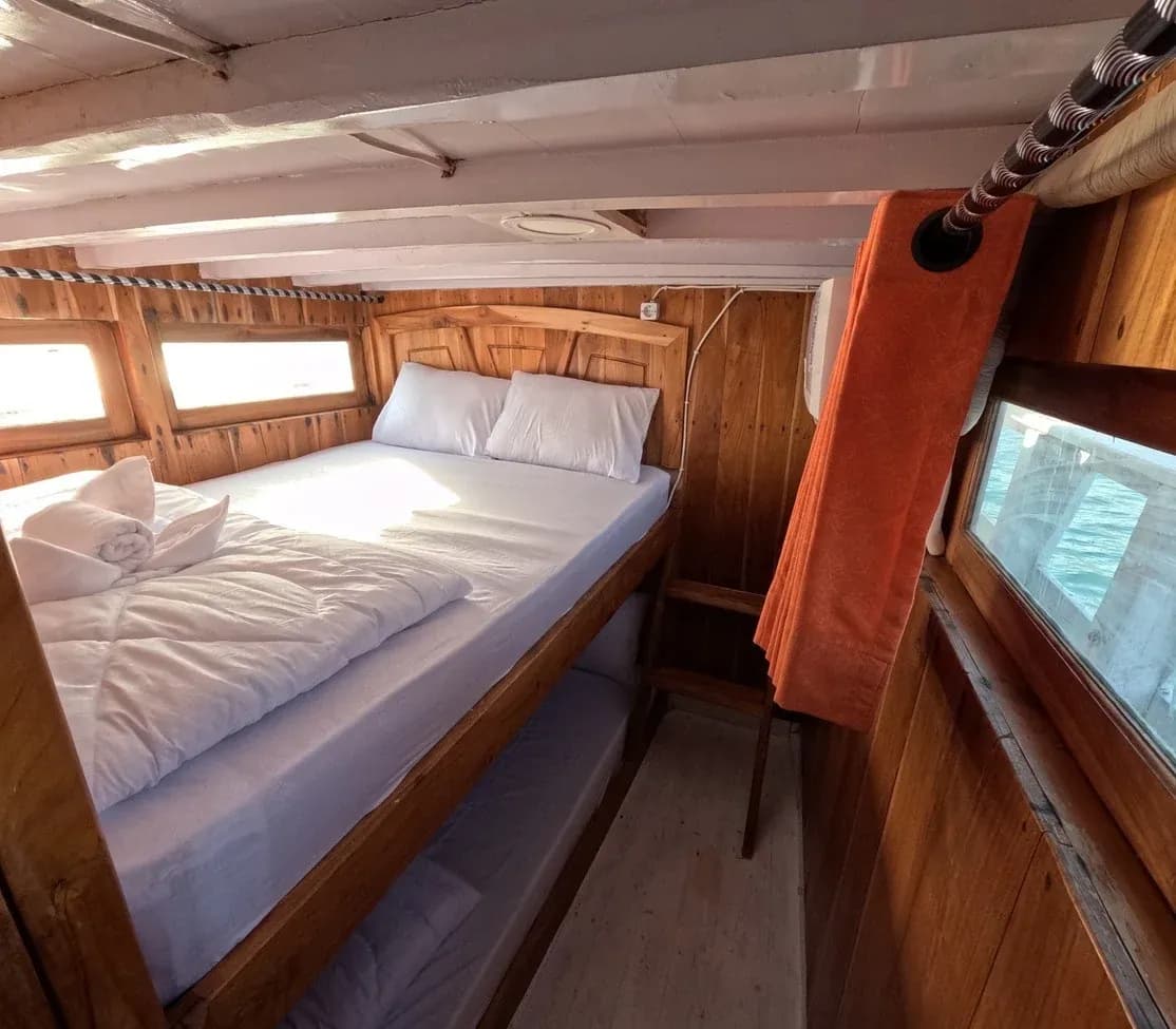 Shared Cabin - Komodo Labuan Bajo Phinisi Boat Cabin