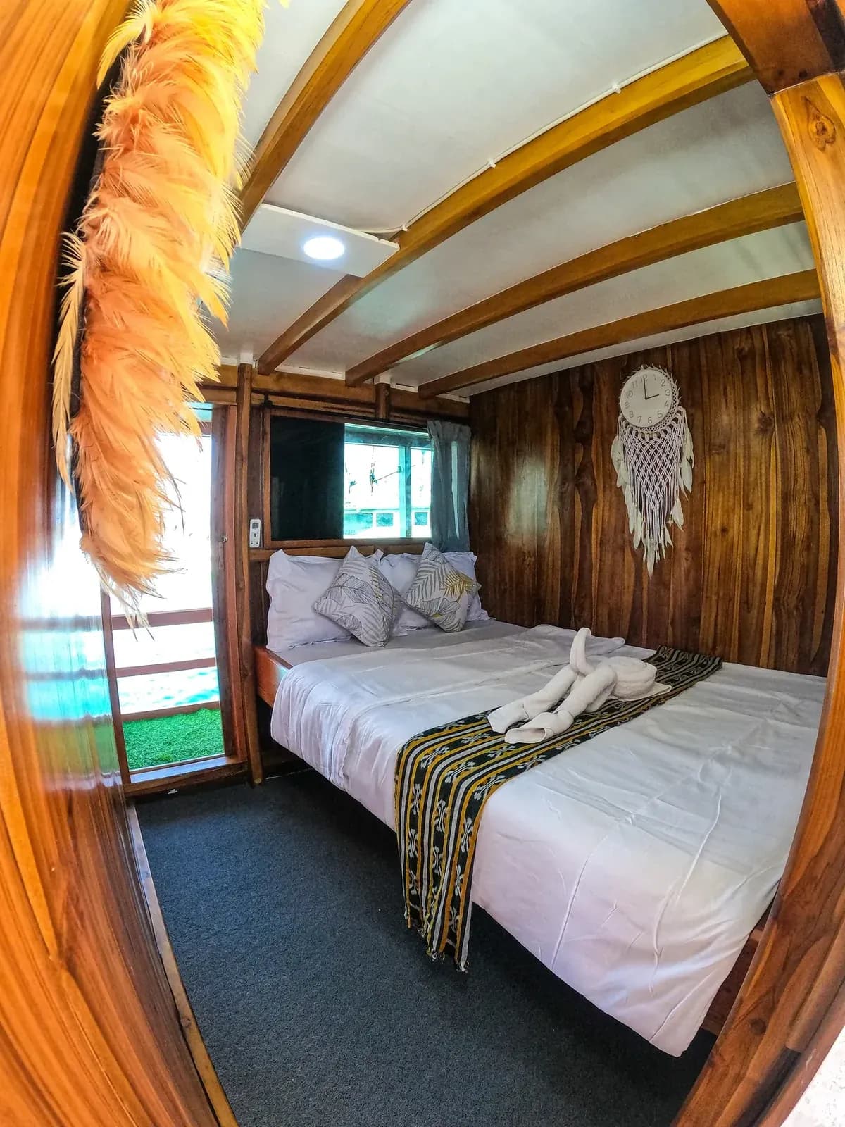 Tambora Cabin - Komodo Labuan Bajo Phinisi Boat Cabin