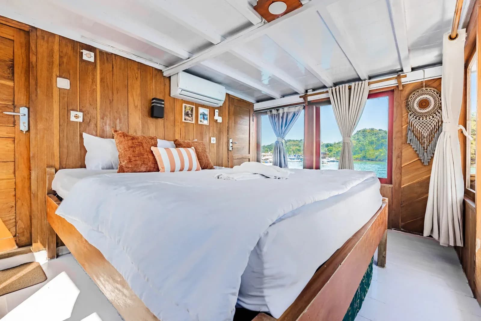 Private Charter – Dunia Baru - Private Charter – Dunia Baru - Full Day Tour Komodo