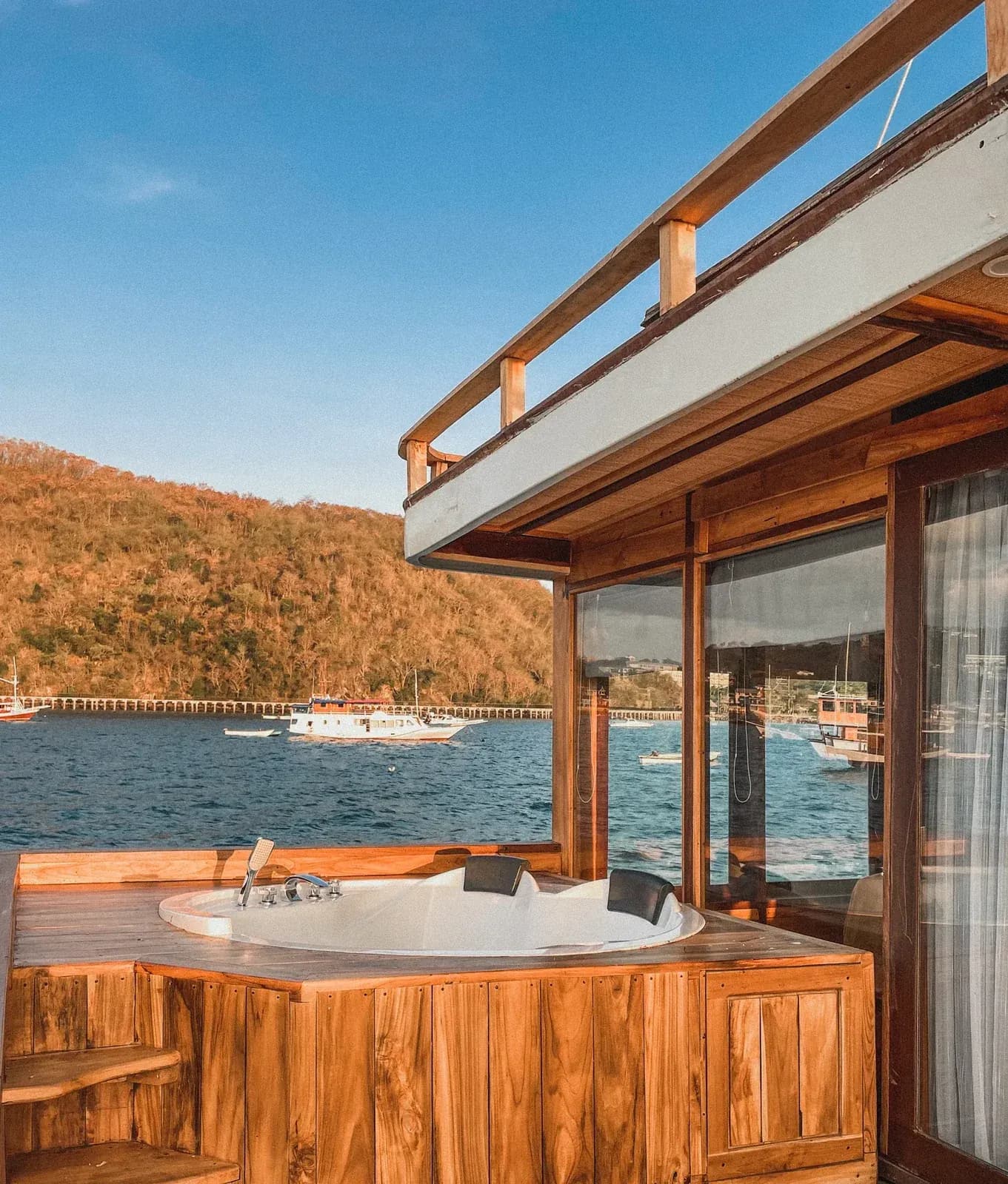Misool Cabin - Komodo Labuan Bajo Phinisi Boat Cabin