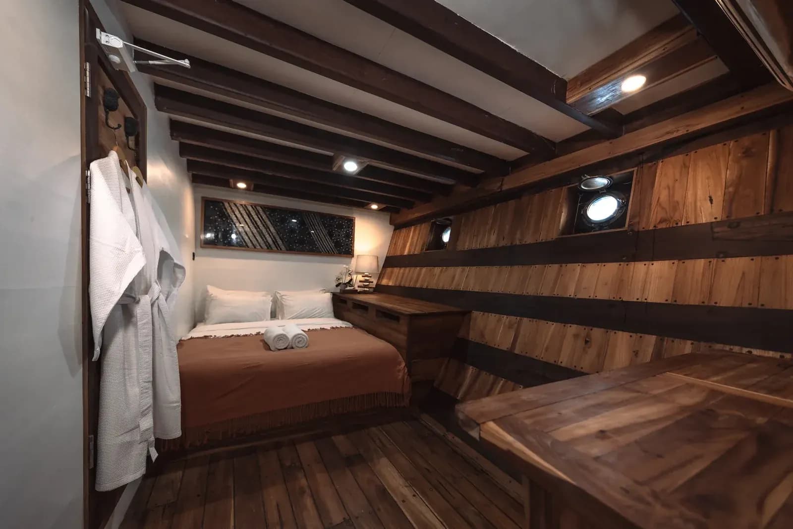 Toraja Cabin - Komodo Labuan Bajo Phinisi Boat Cabin