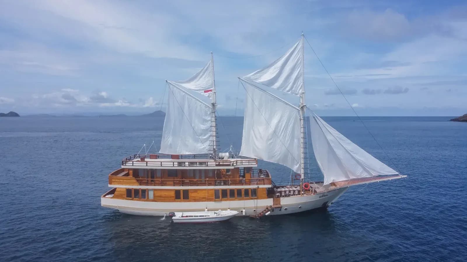 Komodo Tour 3D2N - Elrora Phinisi - Komodo Tour 3D2N - Elrora Phinisi - Full Day Tour Komodo