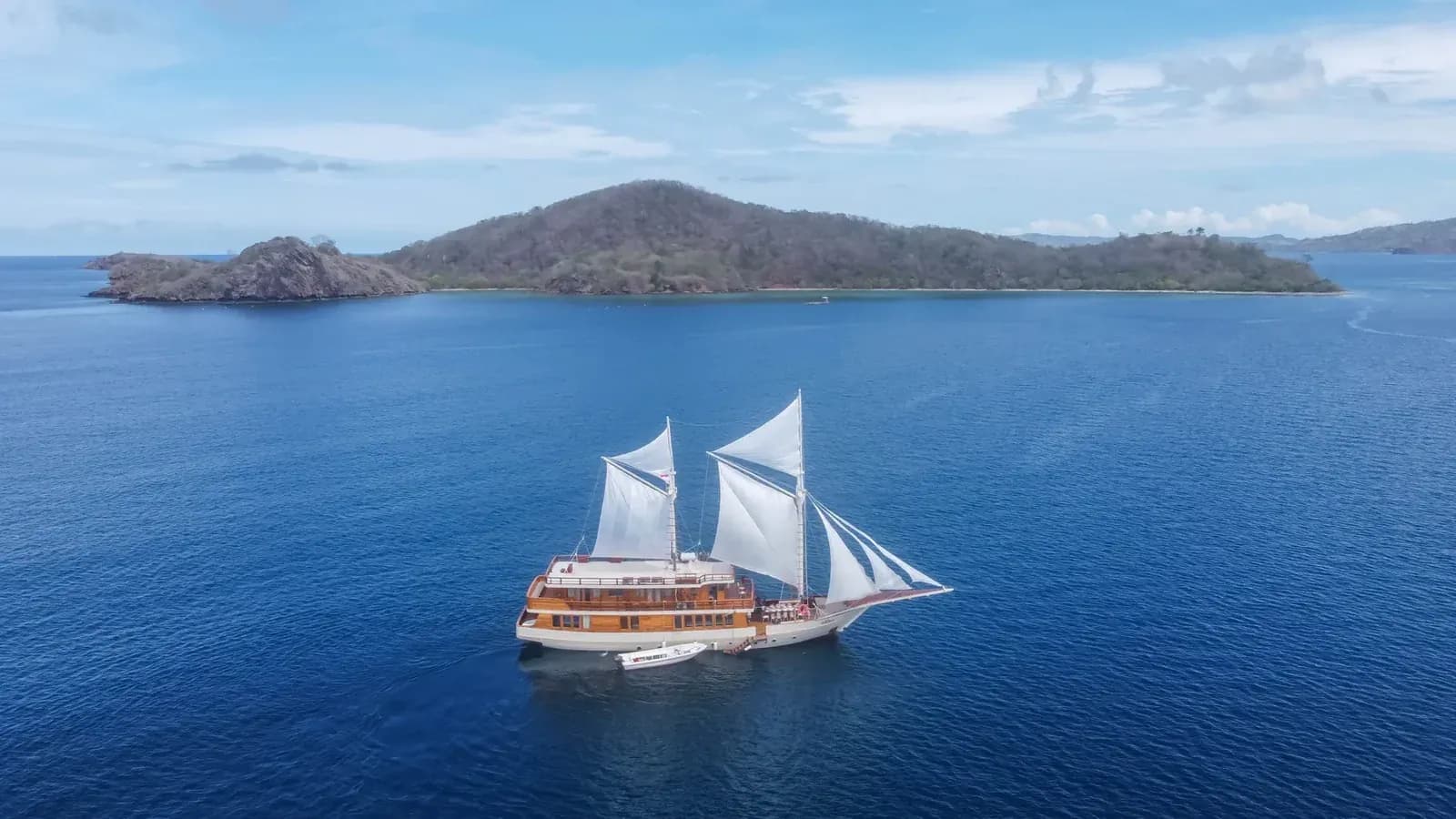 Komodo Tour 3D2N - Elrora Phinisi - Komodo Tour 3D2N - Elrora Phinisi - Full Day Tour Komodo