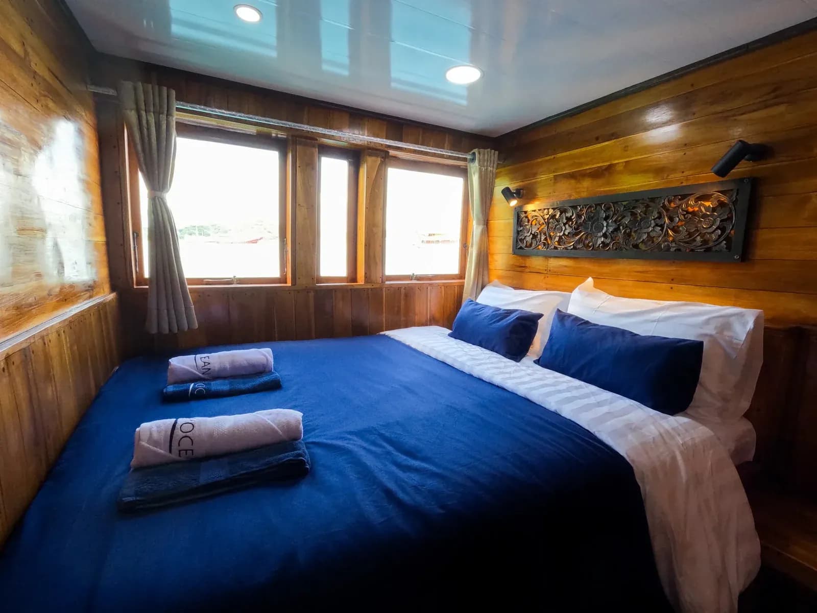 Horizon Cabin - Komodo Labuan Bajo Phinisi Boat Cabin