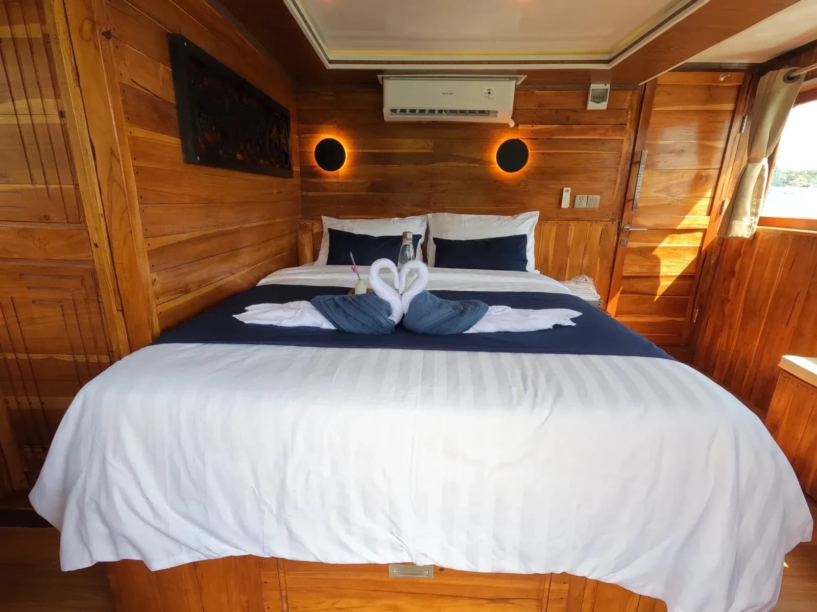 Sunset Cabin - Komodo Labuan Bajo Phinisi Boat Cabin