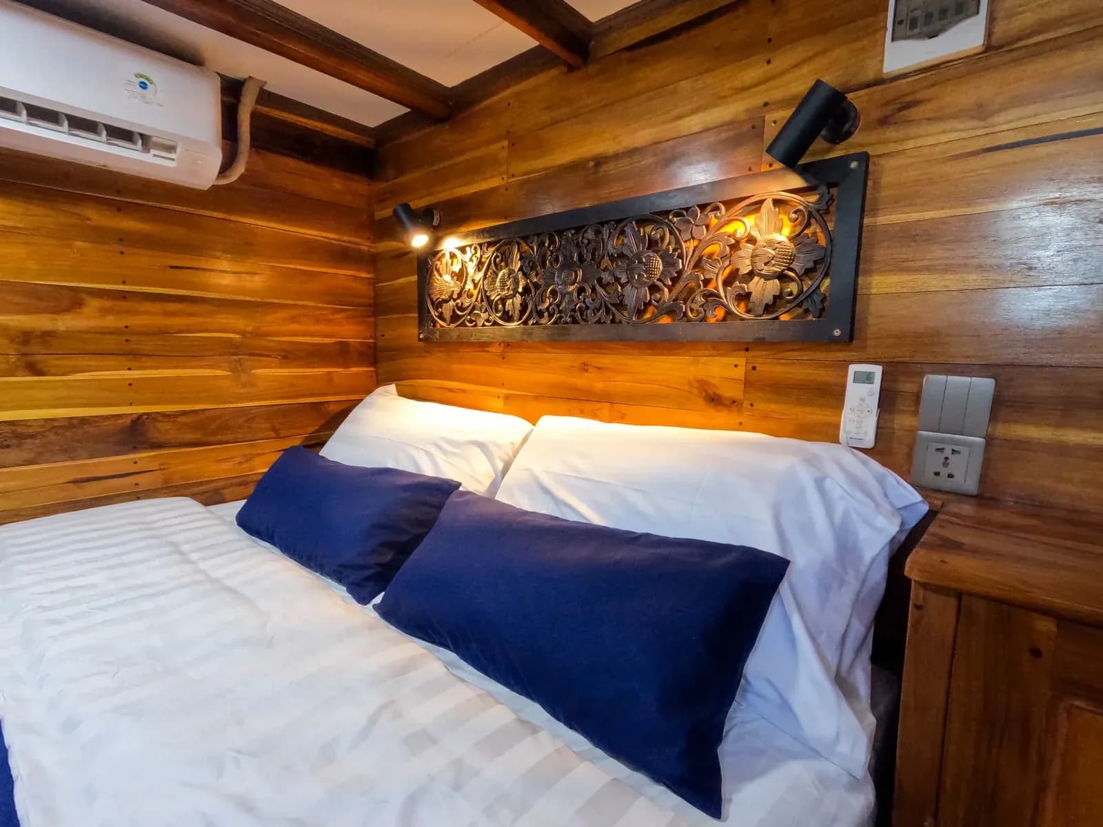 Wave Cabin - Komodo Labuan Bajo Phinisi Boat Cabin
