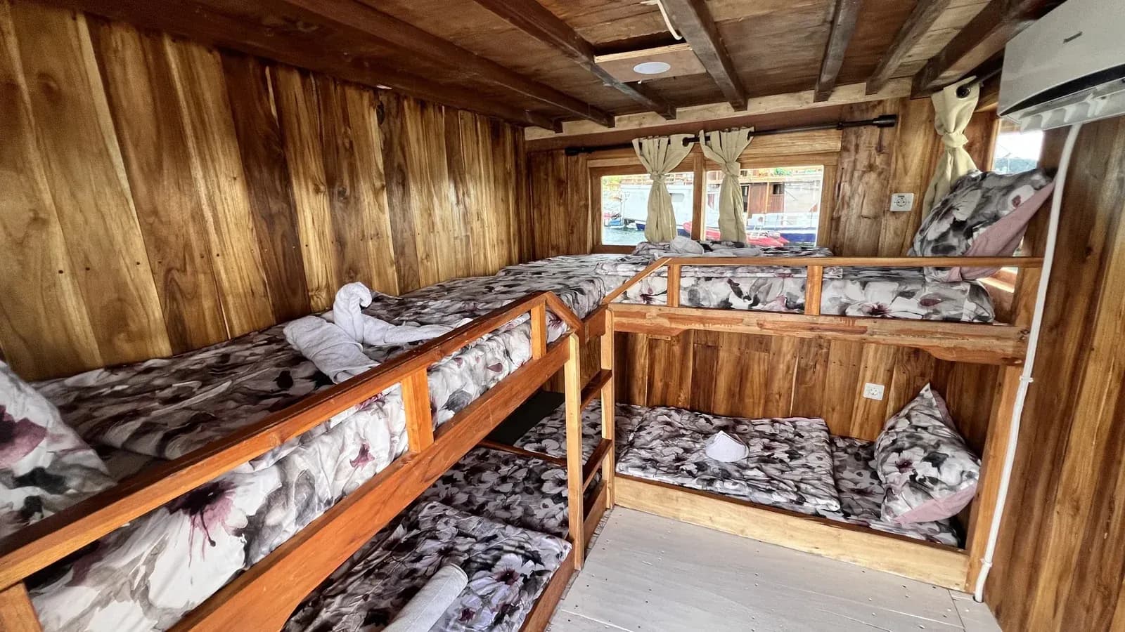 Shared Cabin - Komodo Labuan Bajo Phinisi Boat Cabin