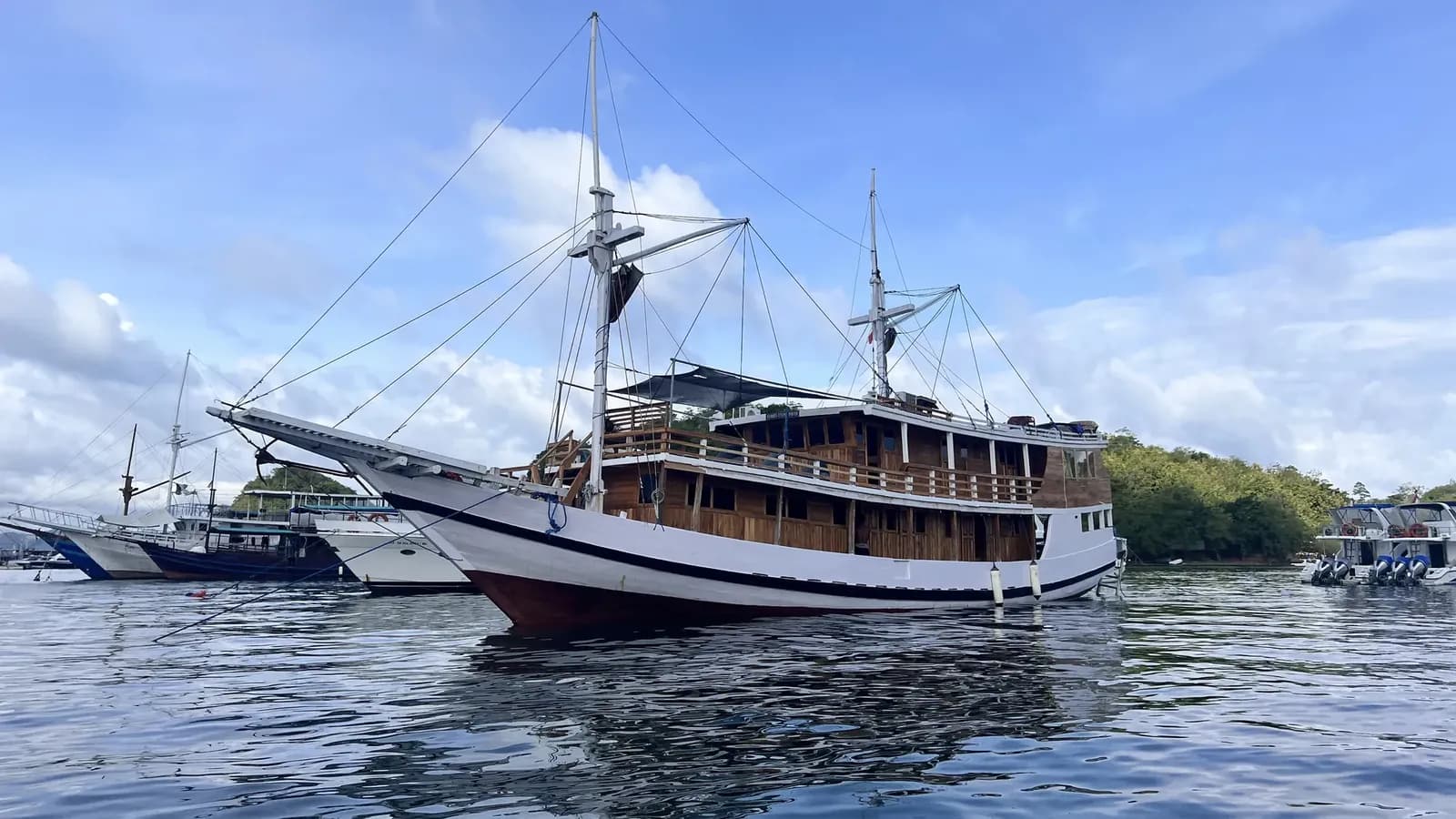 Private Charter – Flores Utama - Komodo Labuan Bajo Phinisi Boat Tour Package