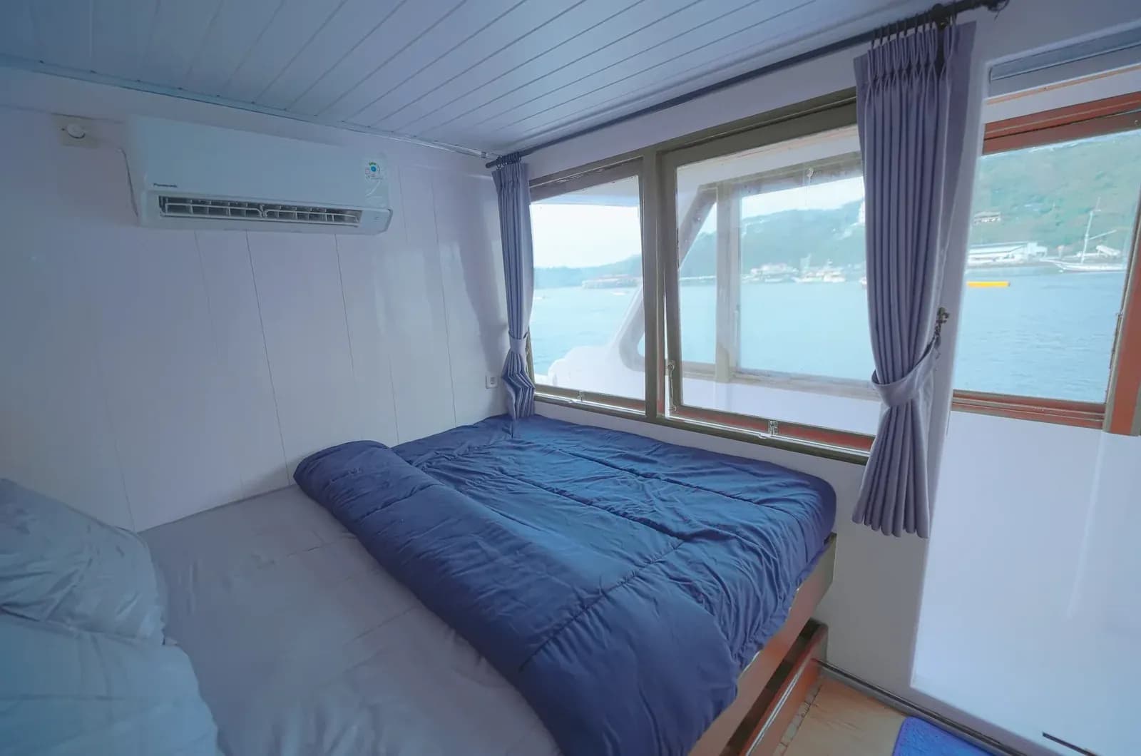 Deluxe Cabin - Komodo Labuan Bajo Phinisi Boat Cabin