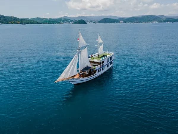 Private Charter – Invictus - Komodo Labuan Bajo Phinisi Boat Tour Package