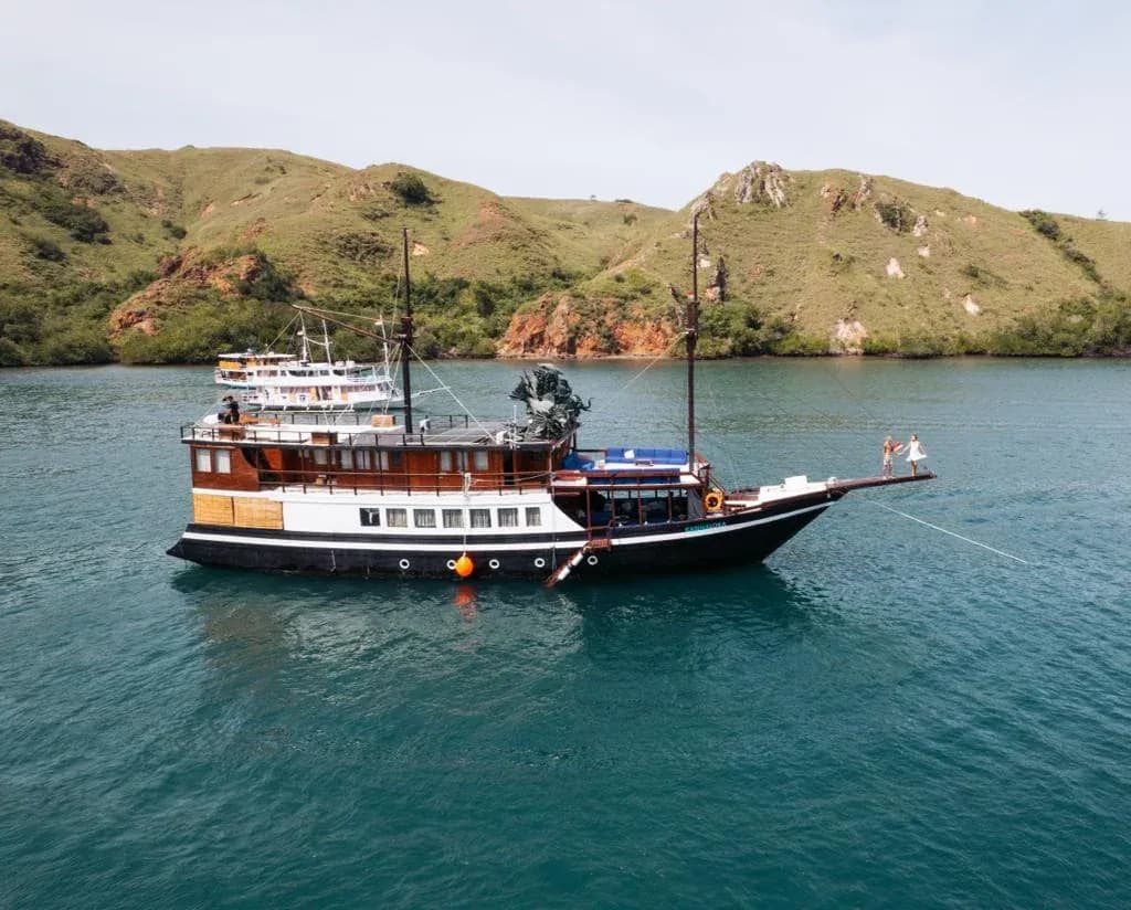 Private Charter – Kanha Loka - Komodo Labuan Bajo Phinisi Boat Tour Package