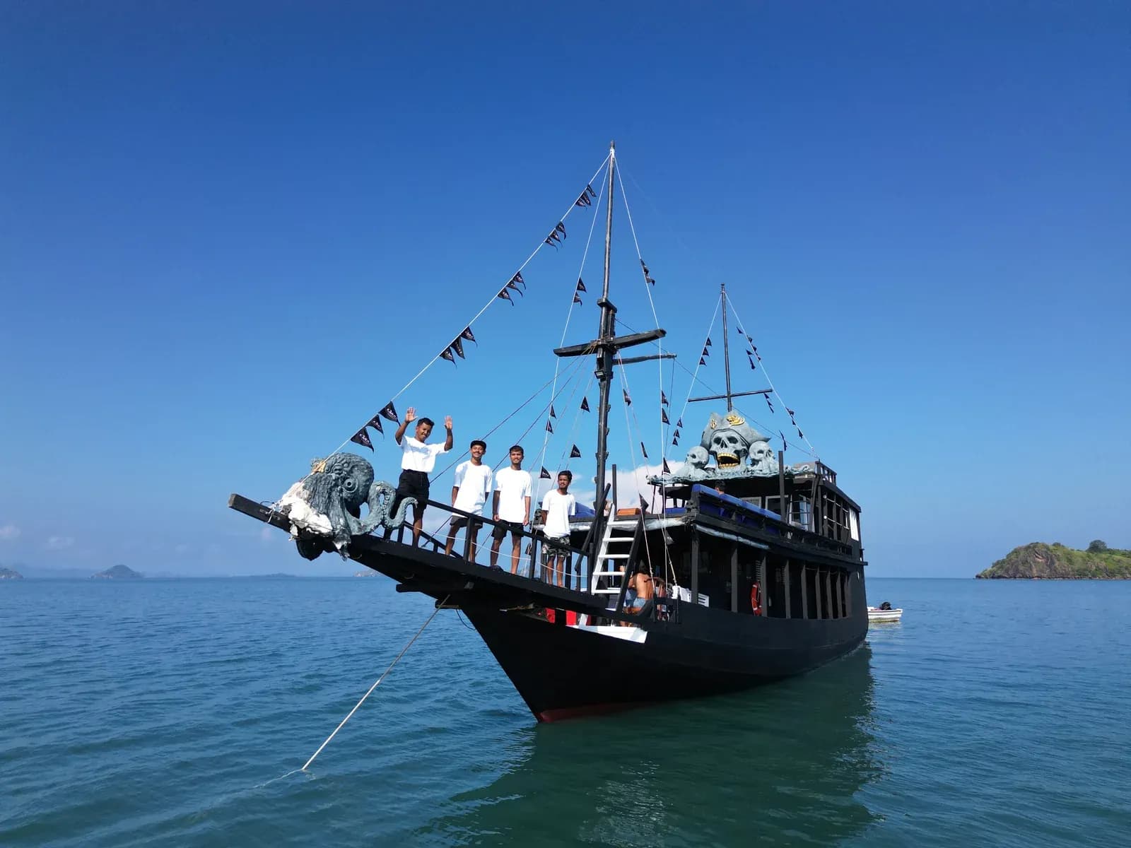 Komodo Tour 3D2N - Kanha Natha Phinisi - Komodo Tour 3D2N - Kanha Natha Phinisi - Full Day Tour Komodo
