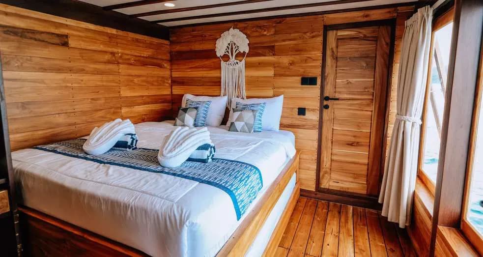 Jivana Cabin - Komodo Labuan Bajo Phinisi Boat Cabin