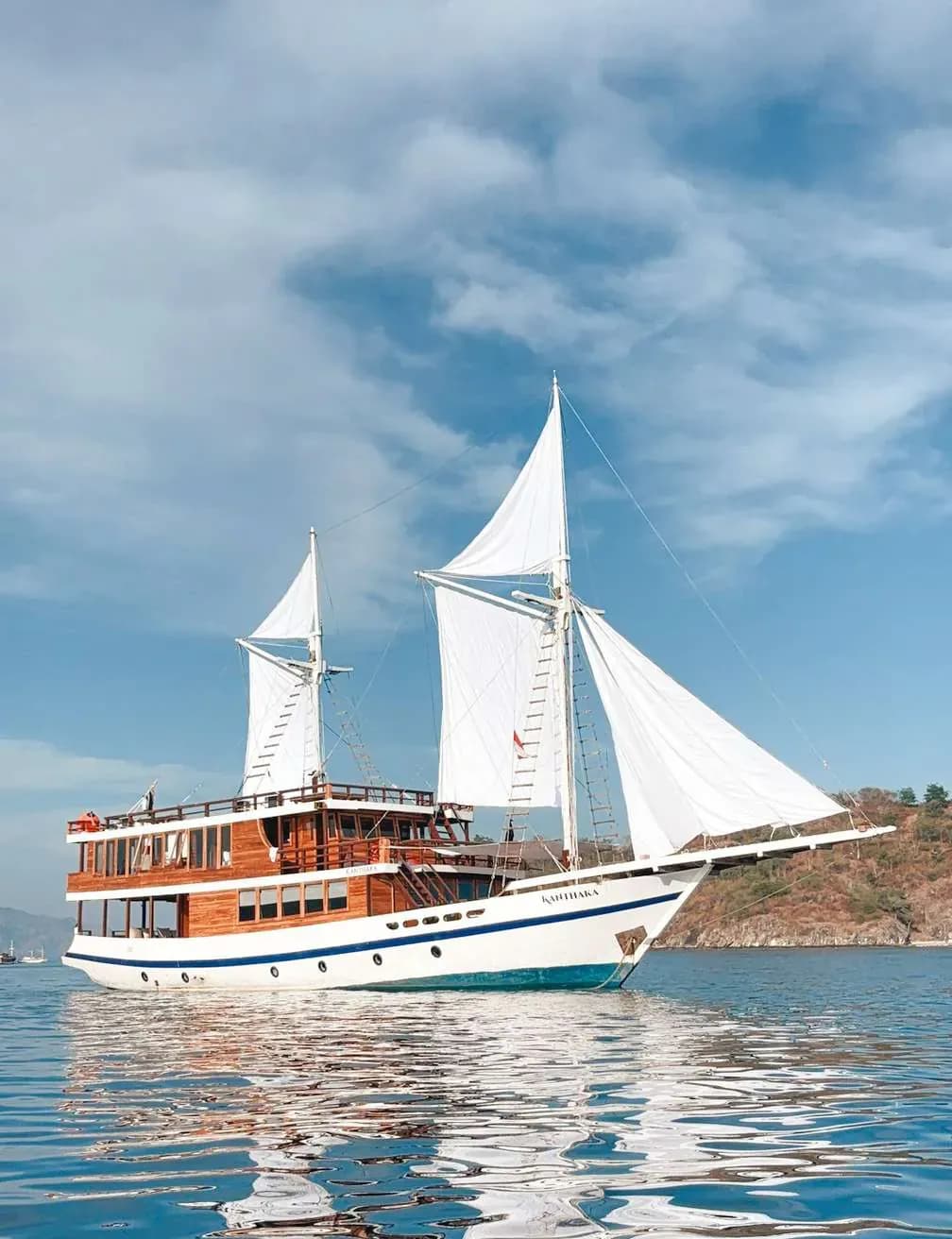 Private Charter – Kanthaka - Komodo Labuan Bajo Phinisi Boat Tour Package