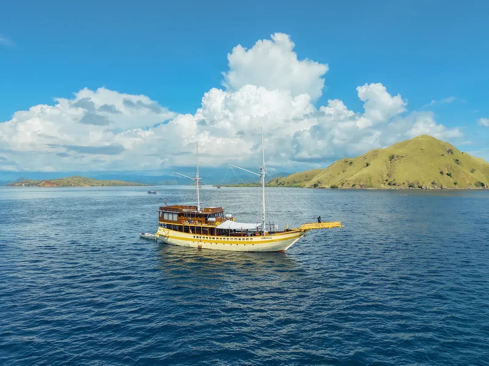 Komodo Tour 3D2N - Lamborajo 2 Phinisi - Komodo Tour 3D2N - Lamborajo 2 Phinisi - Full Day Tour Komodo