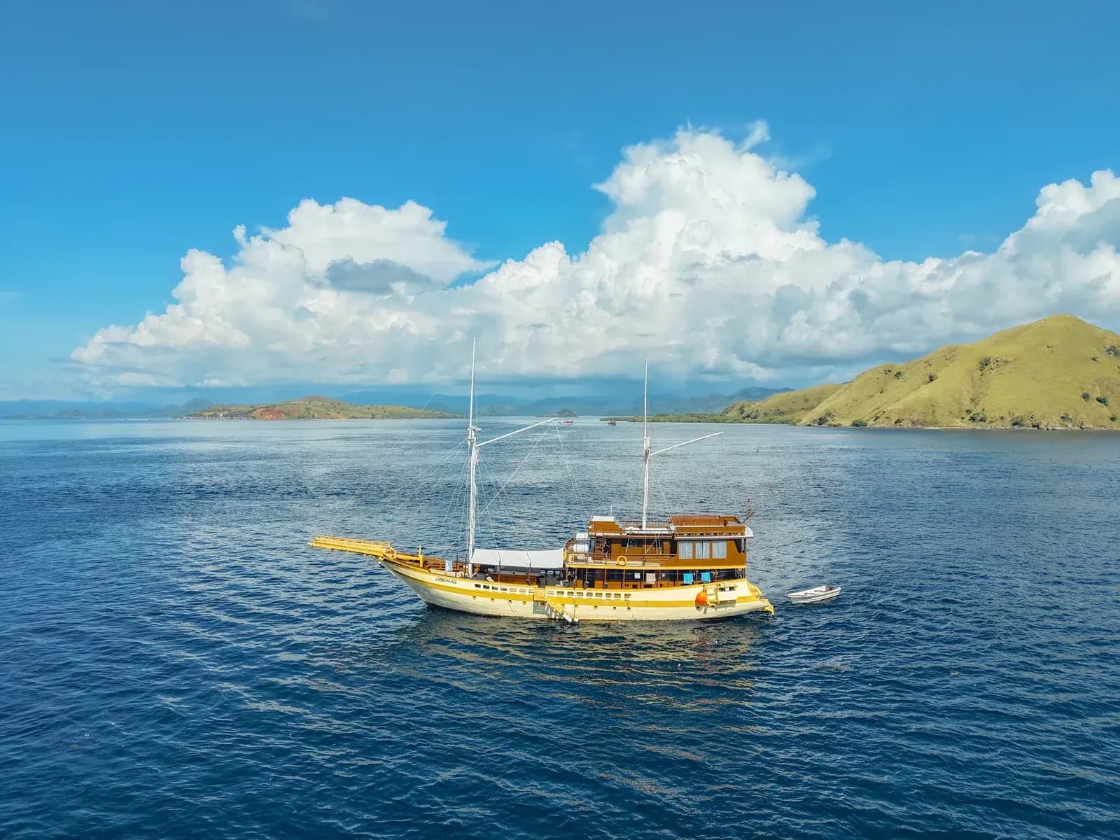 Komodo Tour 3D2N - Lamborajo 2 Phinisi - Komodo Tour 3D2N - Lamborajo 2 Phinisi - Full Day Tour Komodo