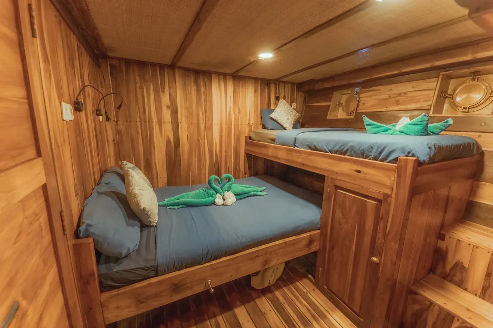Superior Cabin - Komodo Labuan Bajo Phinisi Boat Cabin