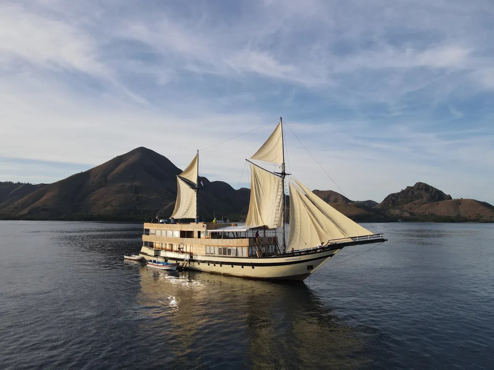 Komodo Tour 3D2N - Lamborajo 3 Phinisi - Komodo Tour 3D2N - Lamborajo 3 Phinisi - Full Day Tour Komodo