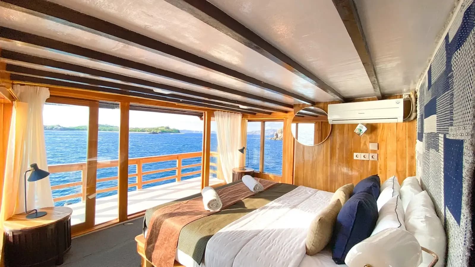 Suite Cabin - Komodo Labuan Bajo Phinisi Boat Cabin
