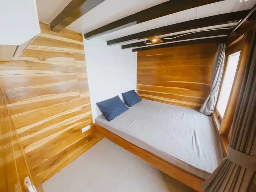 Deluxe Cabin 1 - Komodo Labuan Bajo Phinisi Boat Cabin