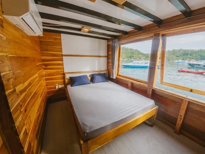 Signature Cabin 1 - Komodo Labuan Bajo Phinisi Boat Cabin