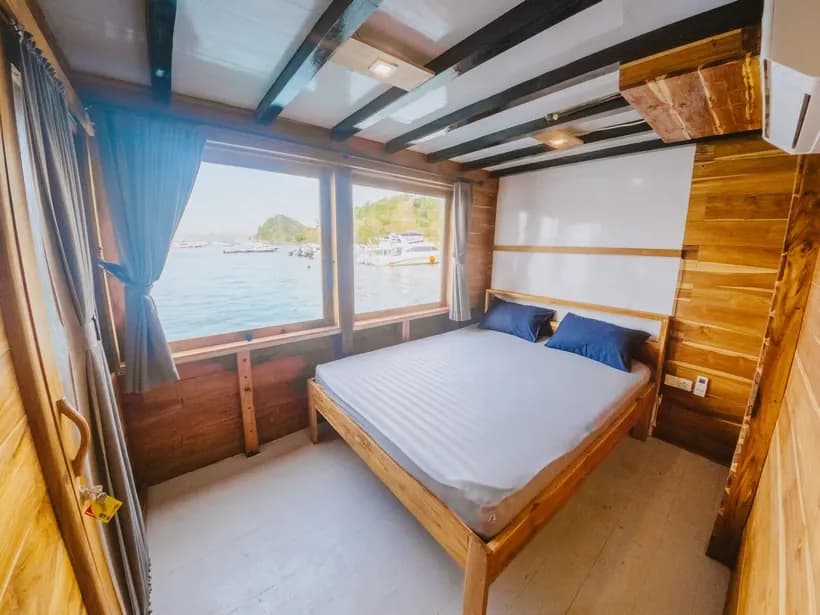 Signature Cabin 2 - Komodo Labuan Bajo Phinisi Boat Cabin