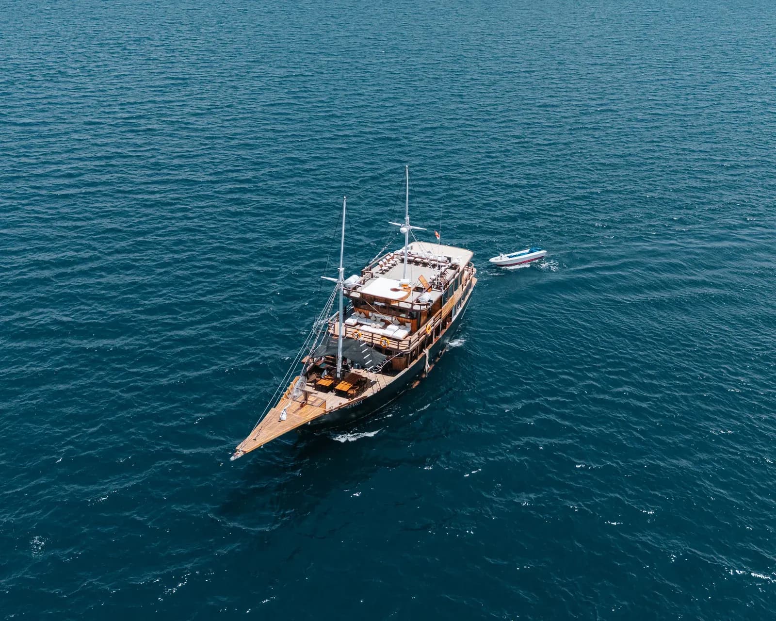 Komodo Tour 3D2N - Marea Phinisi - Komodo Tour 3D2N - Marea Phinisi - Full Day Tour Komodo