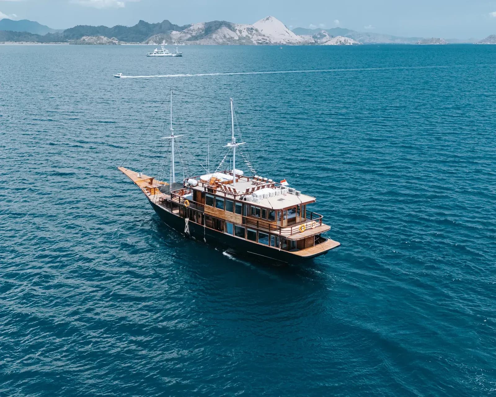 Komodo Tour 3D2N - Marea Phinisi - Komodo Tour 3D2N - Marea Phinisi - Full Day Tour Komodo