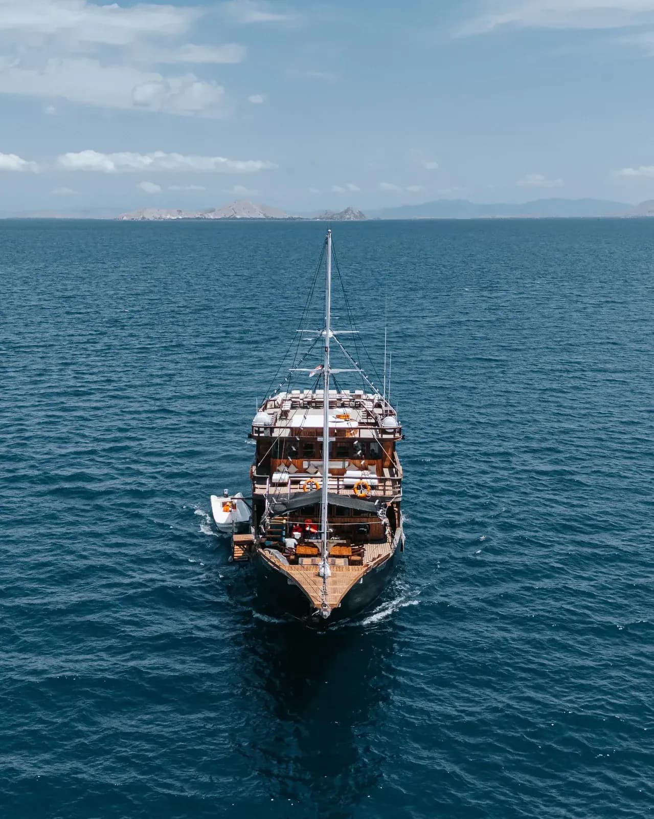 Komodo Tour 3D2N - Marea Phinisi - Komodo Tour 3D2N - Marea Phinisi - Full Day Tour Komodo