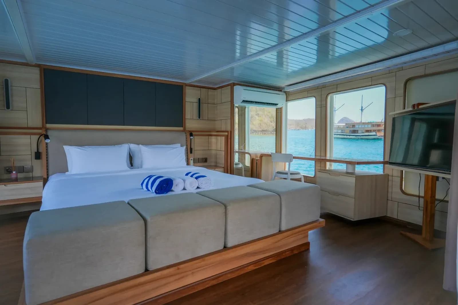 Adonara Cabin - Komodo Labuan Bajo Phinisi Boat Cabin