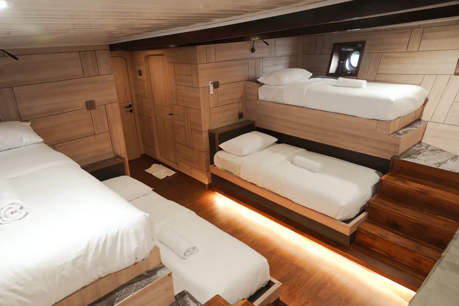 Kelimutu Cabin - Komodo Labuan Bajo Phinisi Boat Cabin