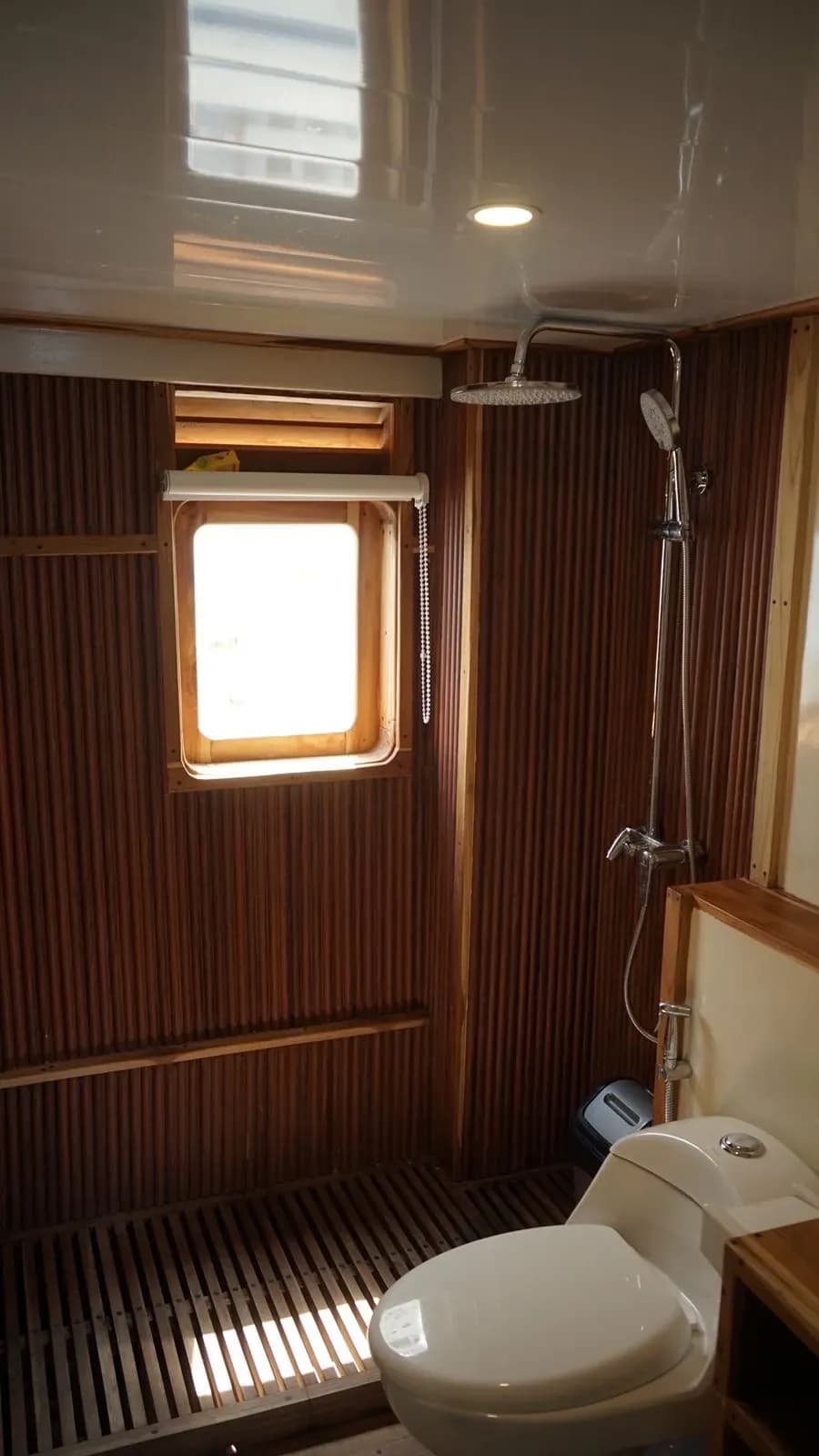 Deluxe Cabin - Komodo Labuan Bajo Phinisi Boat Cabin