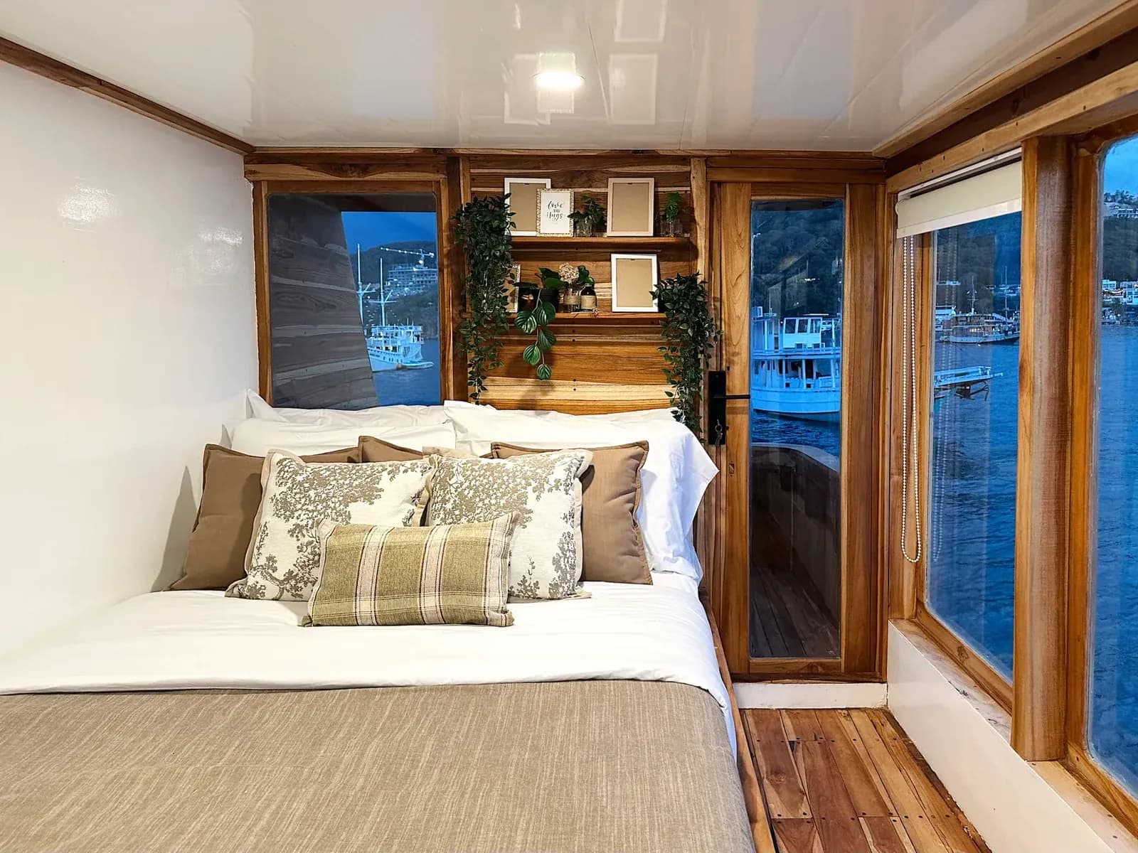 Amani Cabin - Komodo Labuan Bajo Phinisi Boat Cabin