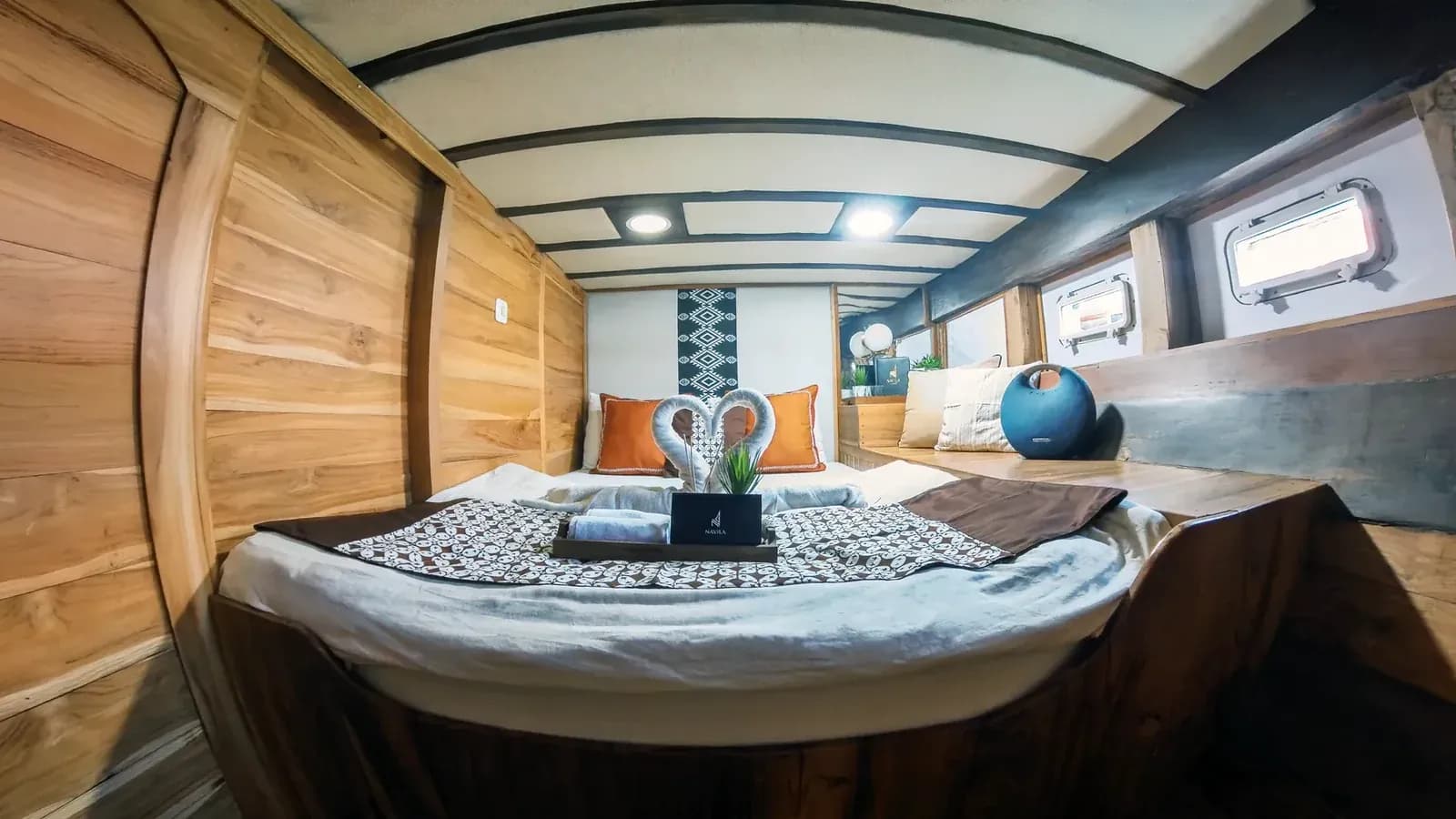 Superior Cabin - Komodo Labuan Bajo Phinisi Boat Cabin