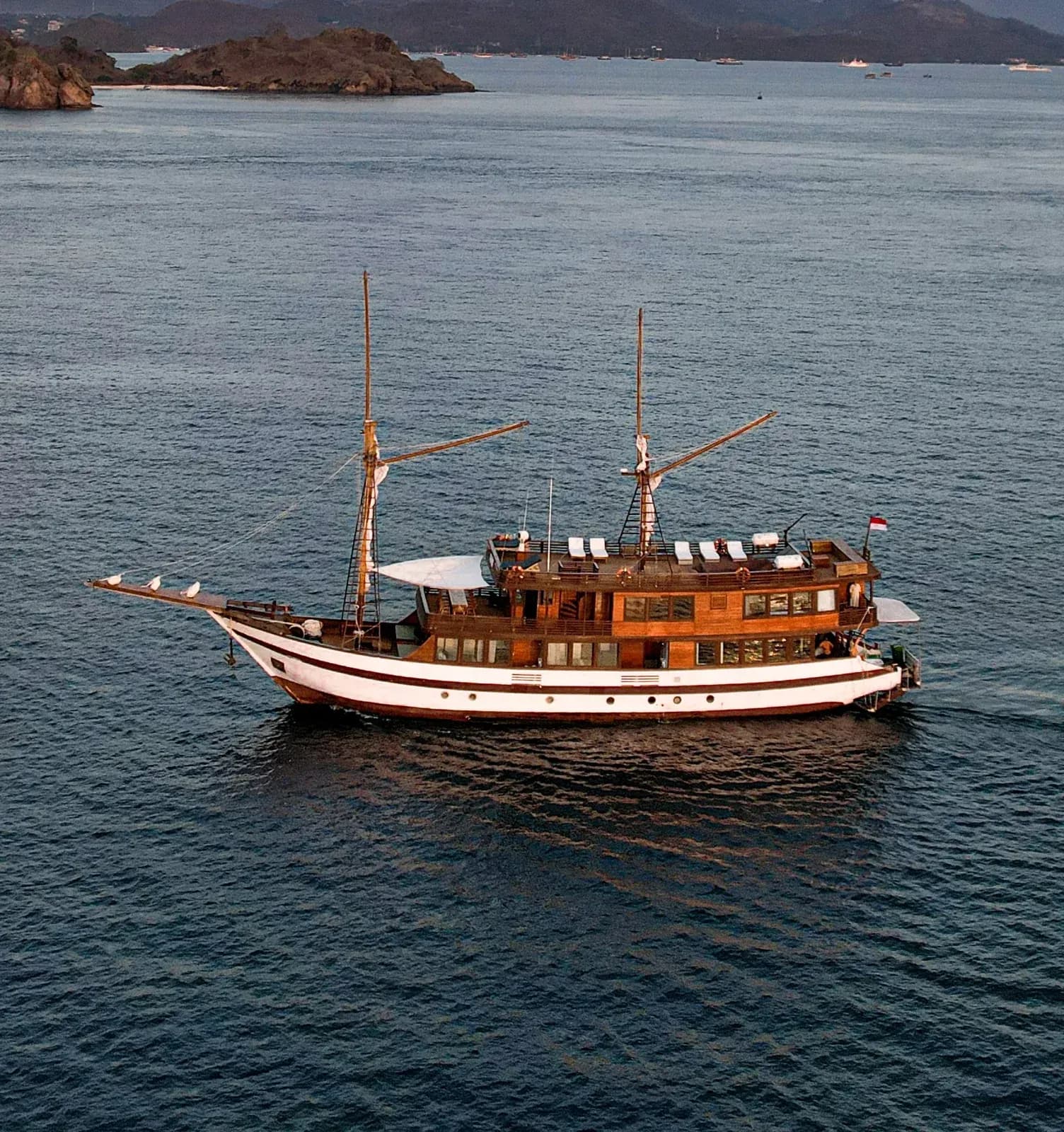 Private Charter – Neptune - Private Charter – Neptune - Full Day Tour Komodo