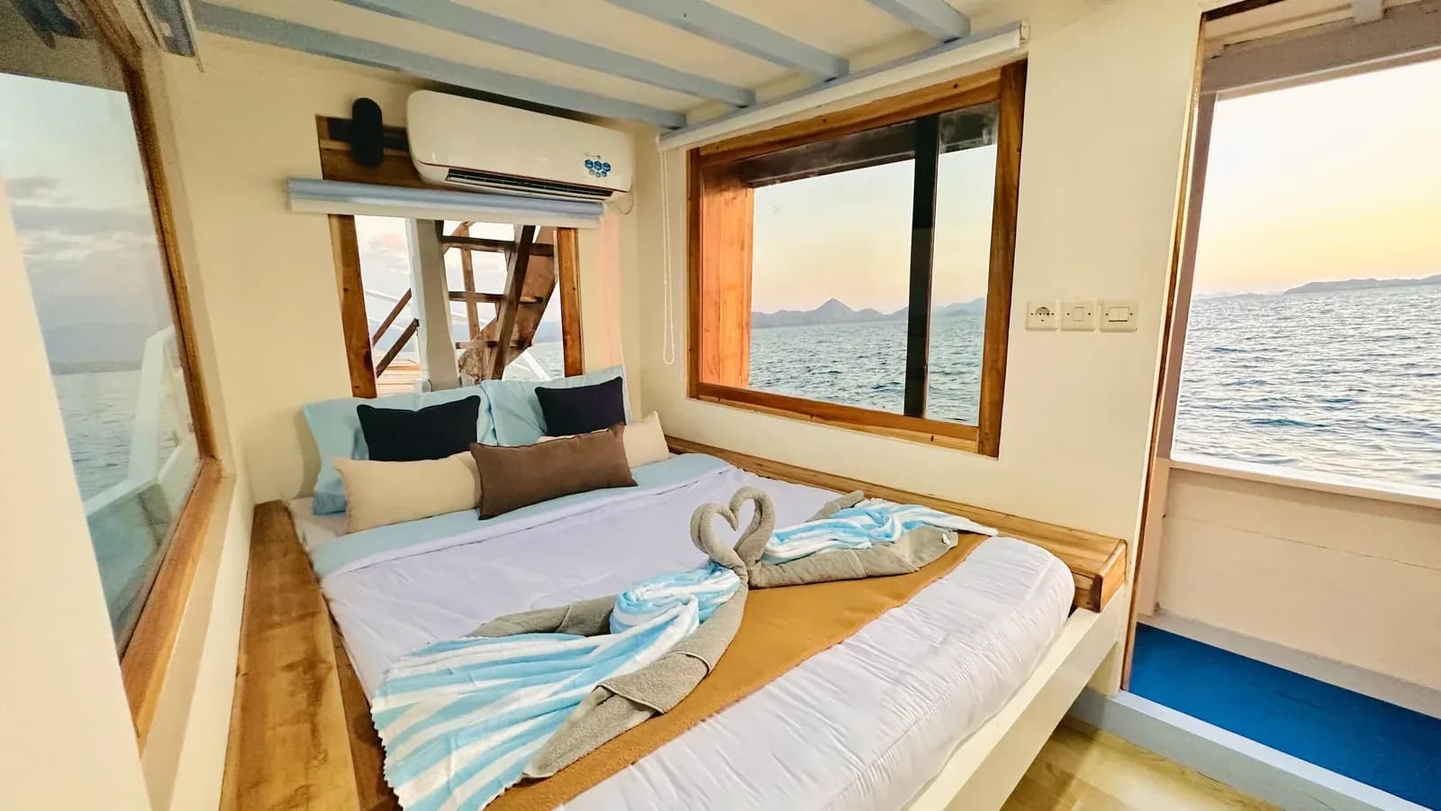 Suite Cabin - Komodo Labuan Bajo Phinisi Boat Cabin